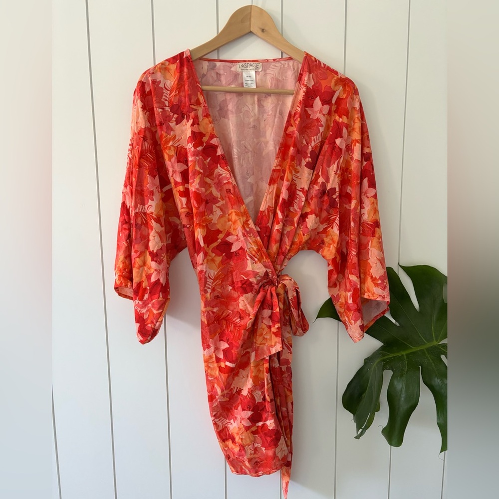 L Space Pfeiffer Cover-Up Wrap
Dress “Into the Tropics”